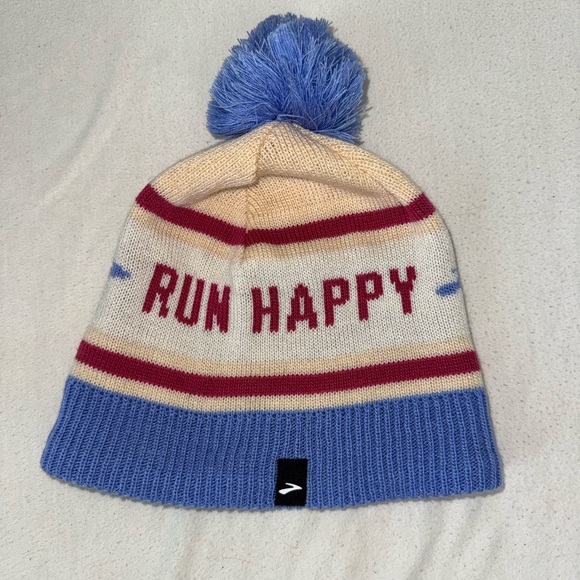 Brooks Accessories - Brooks Pom-Pom Beanie